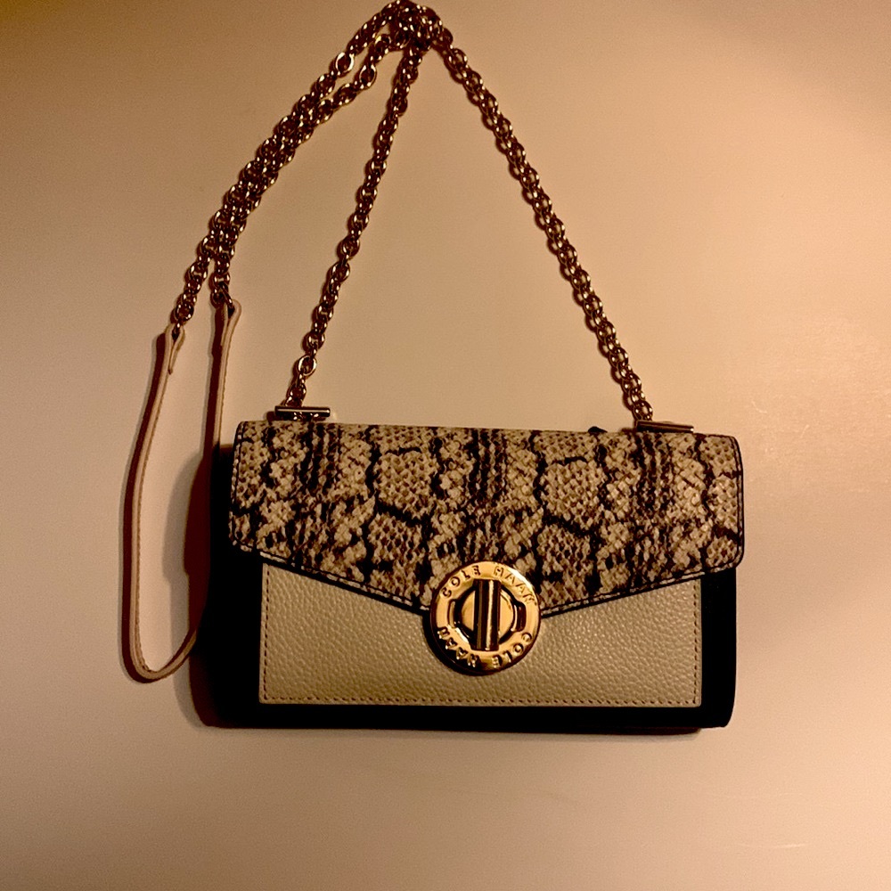 Cole Haan Turnlock Snakeskin-Embossed Leather Crossbody Phone Case GUC
